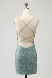 Vestido corto de regreso a casa con cuentas y cuentas verde con espalda entrecruzada