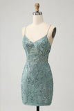 Vestido corto de regreso a casa con cuentas y cuentas verde con espalda entrecruzada