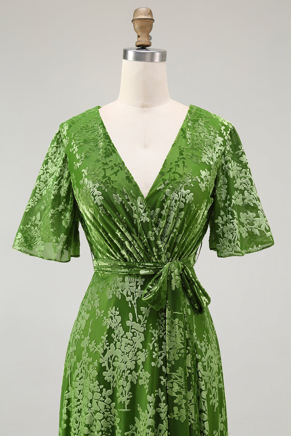 Vestido de fiesta largo de terciopelo quemado verde oscuro con mangas cortas