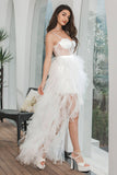Vestido de fiesta de compromiso con corsé blanco alto bajo con volantes con encaje