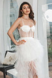 Vestido de fiesta de compromiso con corsé blanco alto bajo con volantes con encaje
