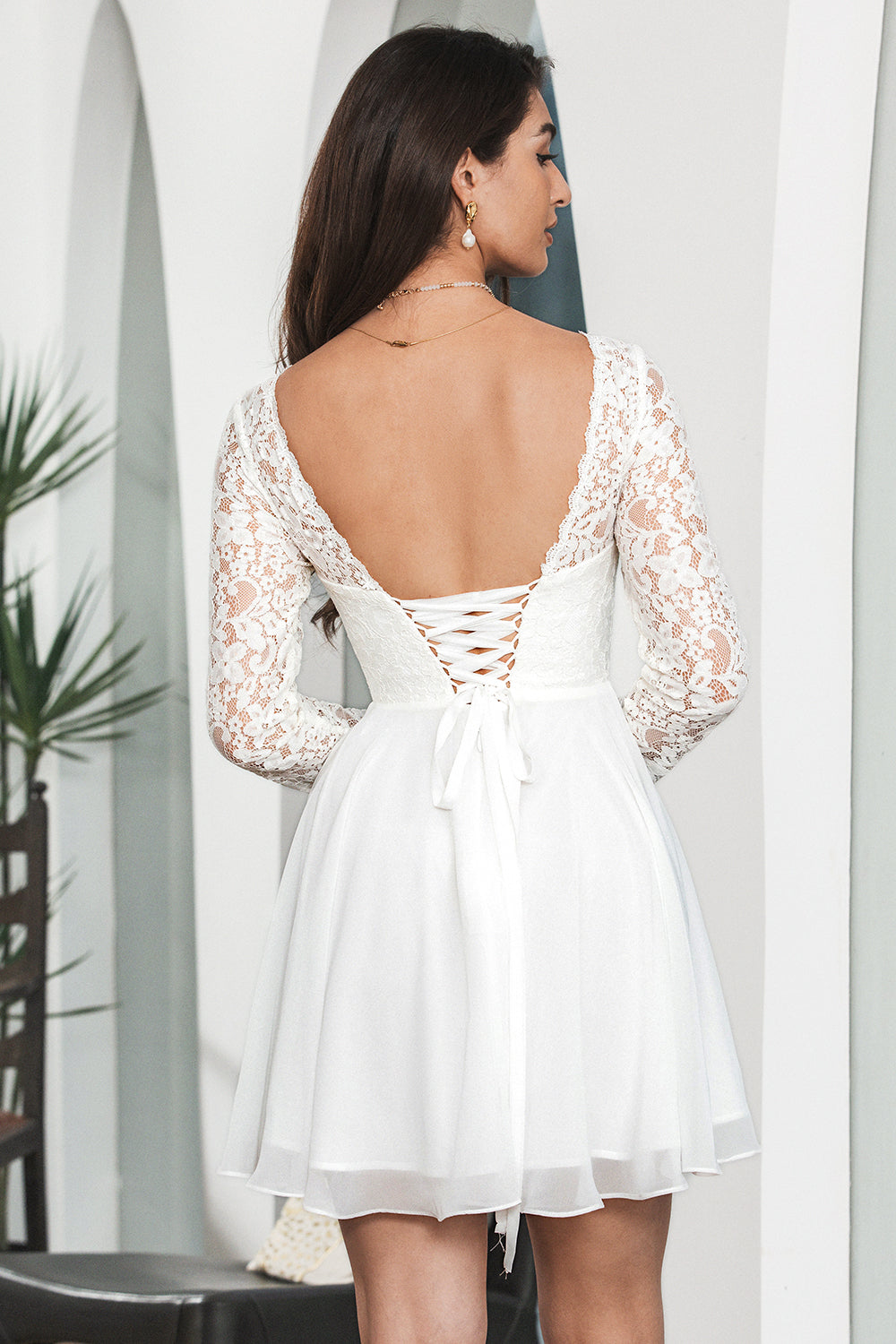 Vestido de graduación corto sin espalda de manga larga Bateau blanco