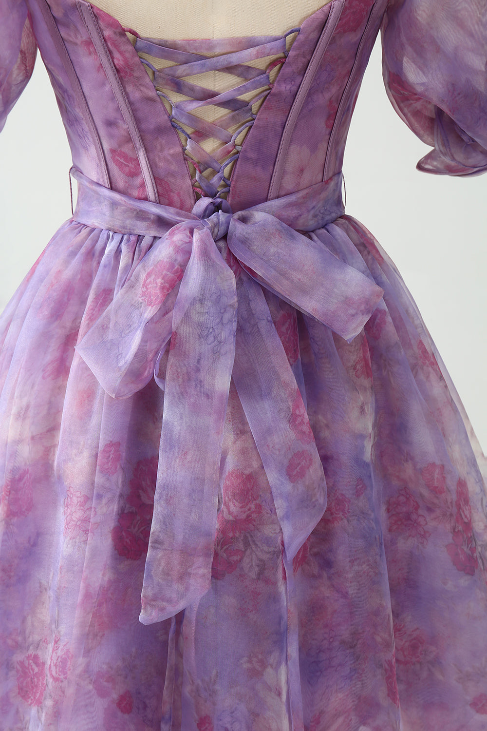 Vestido de fiesta con corsé de cuello cuadrado de una línea púrpura con abertura