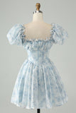 Vestido de cóctel corto con volantes florales y cuello cuadrado verde claro