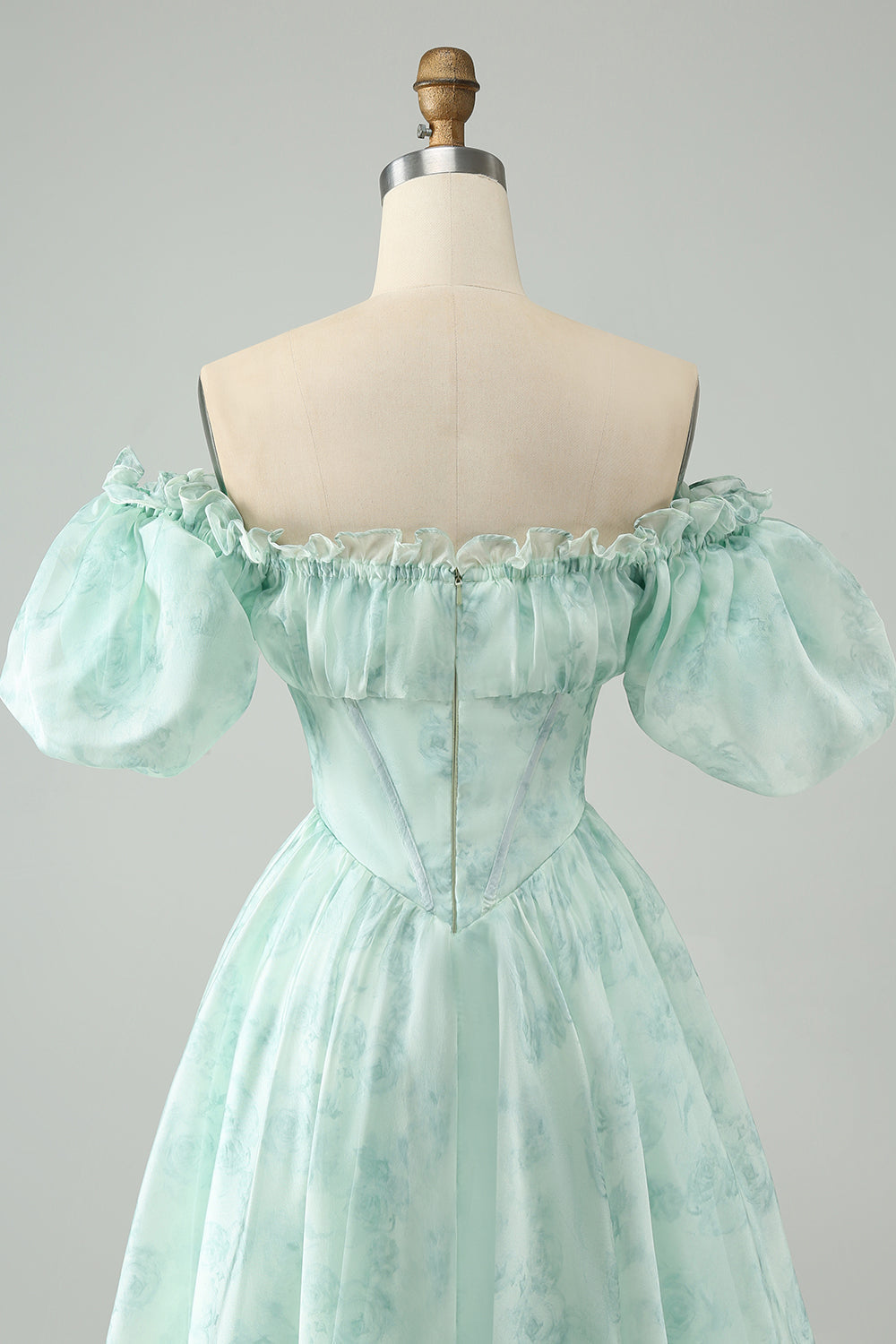 Vestido de cóctel corto con volantes florales y cuello cuadrado verde claro