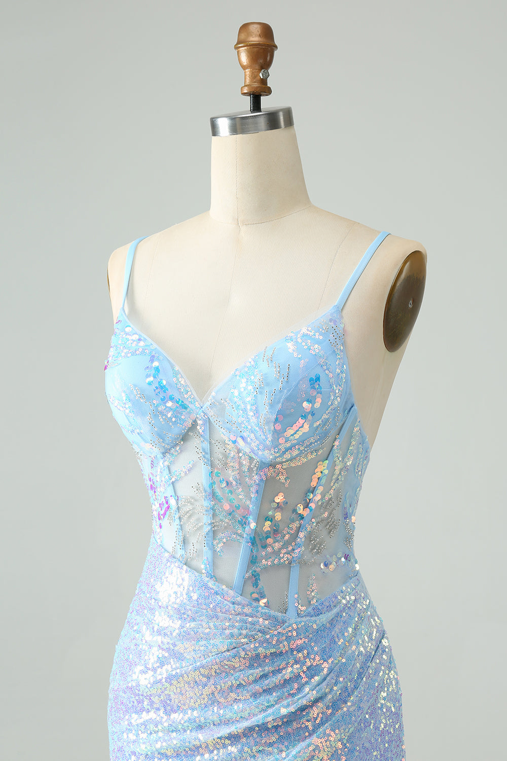 Vestido de cóctel corto con tirantes finos ajustados en azul claro con purpurina y lentejuelas