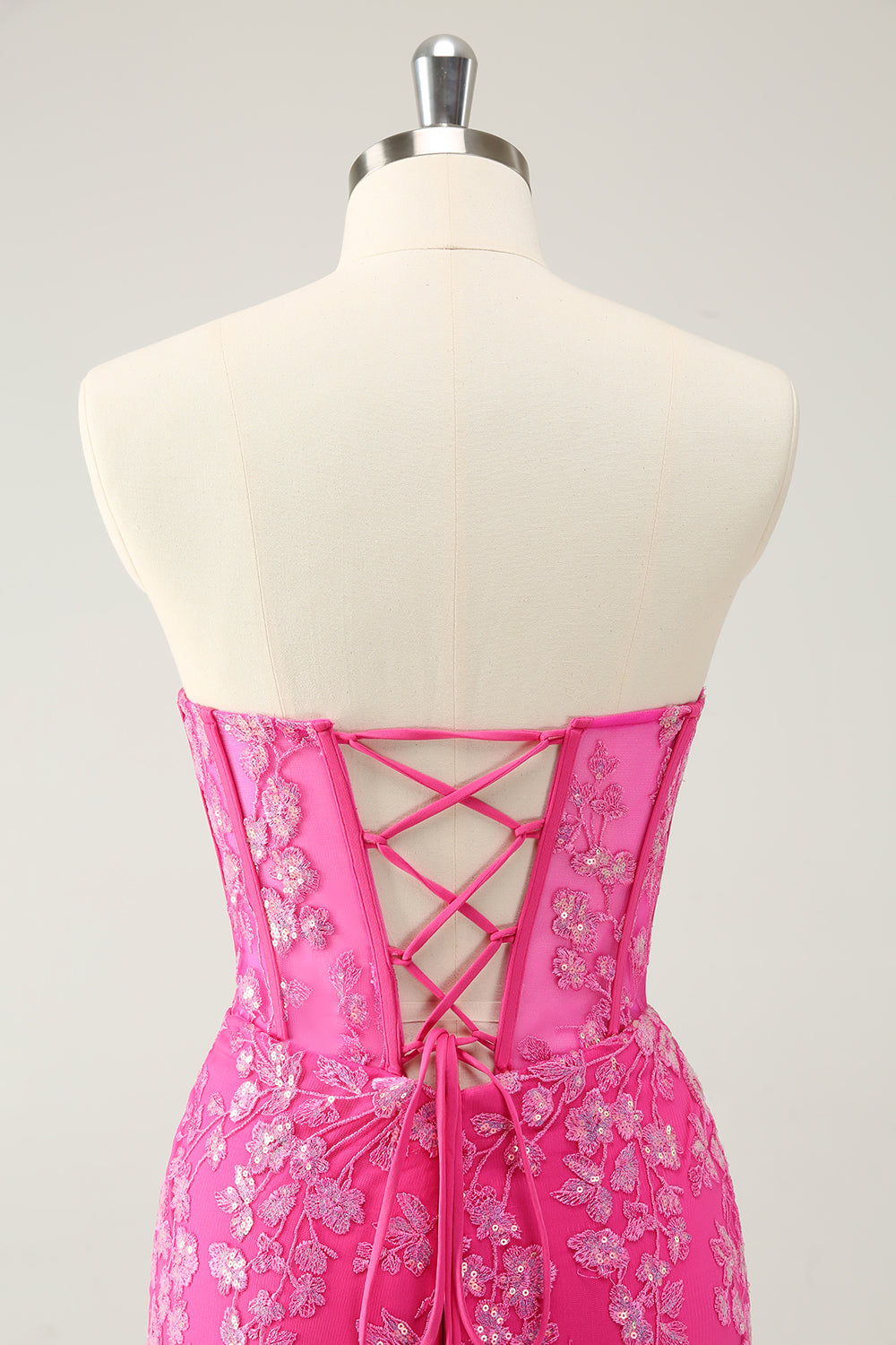 Vestido de cóctel fucsia brillante con corsé y apliques