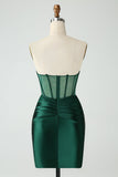 Vestido de fiesta corto sin tirantes con corsé ajustado verde oscuro