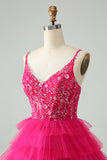 Vestido de cóctel corto con gradas de tul y tirantes finos rosa
