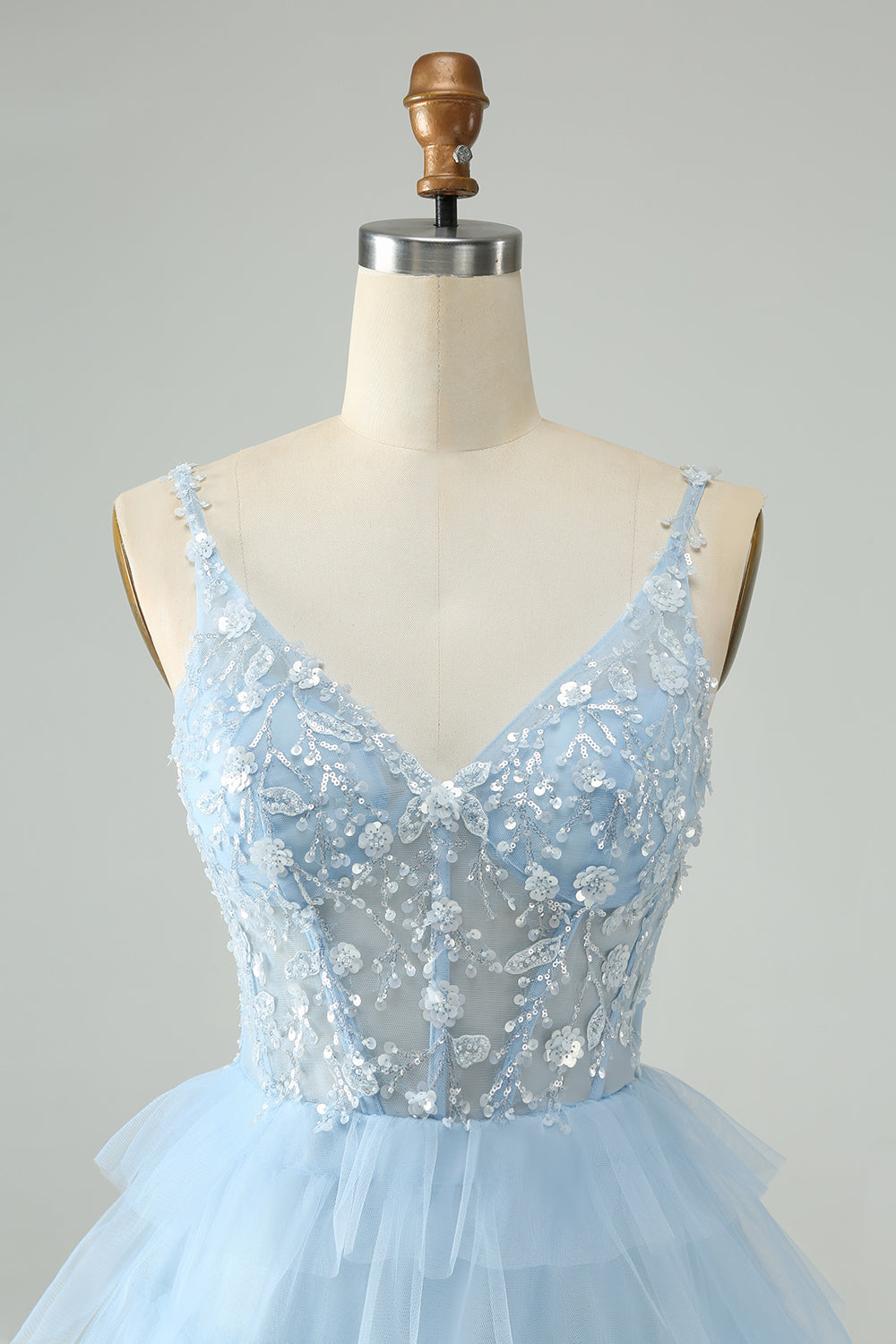 Vestido de cóctel corto con gradas de tul y tirantes finos rosa
