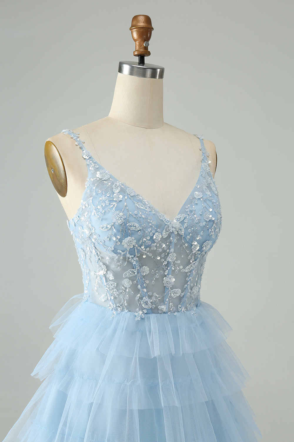 Vestido de cóctel corto con gradas de tul y tirantes finos rosa