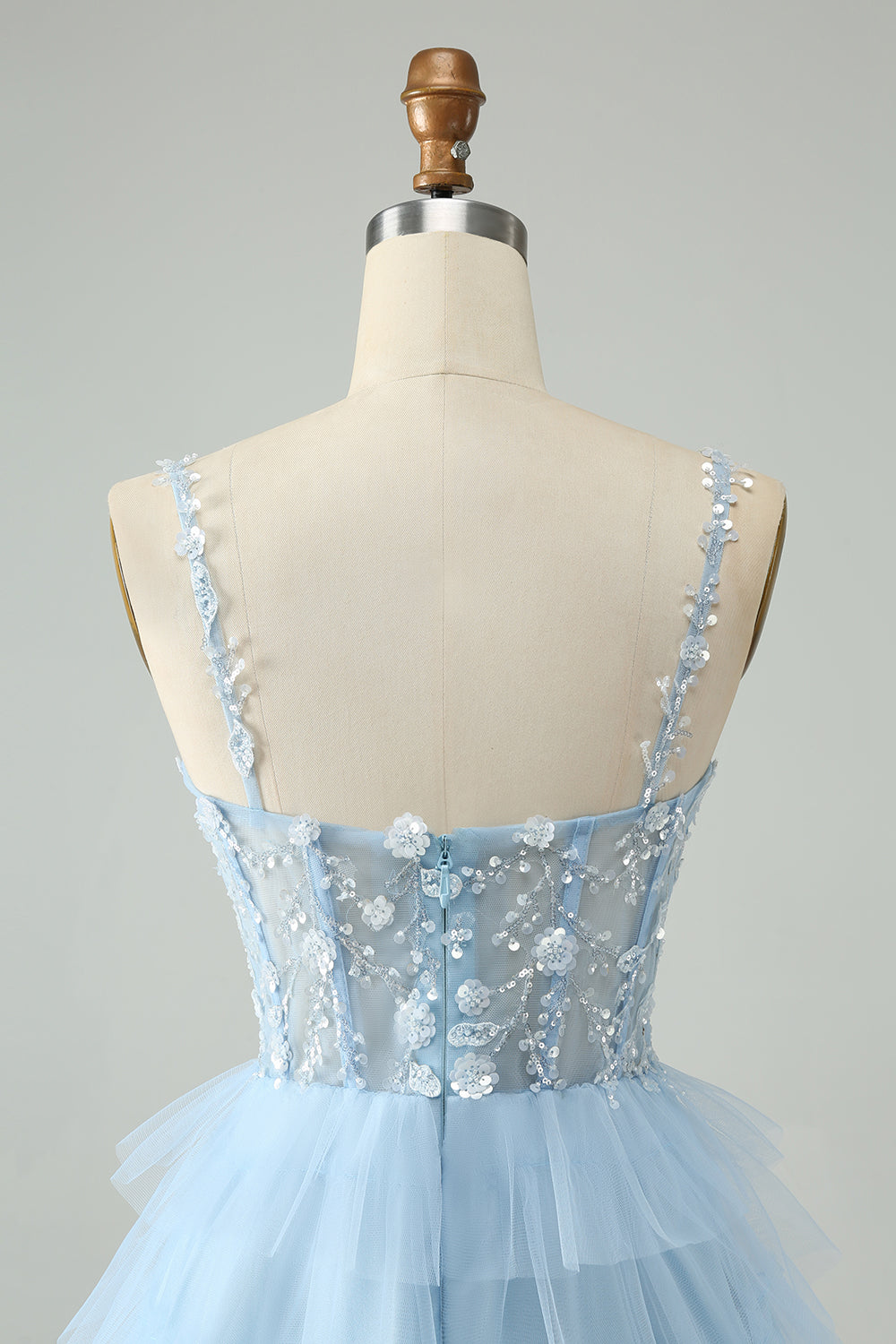 Vestido de cóctel corto con gradas de tul y tirantes finos rosa