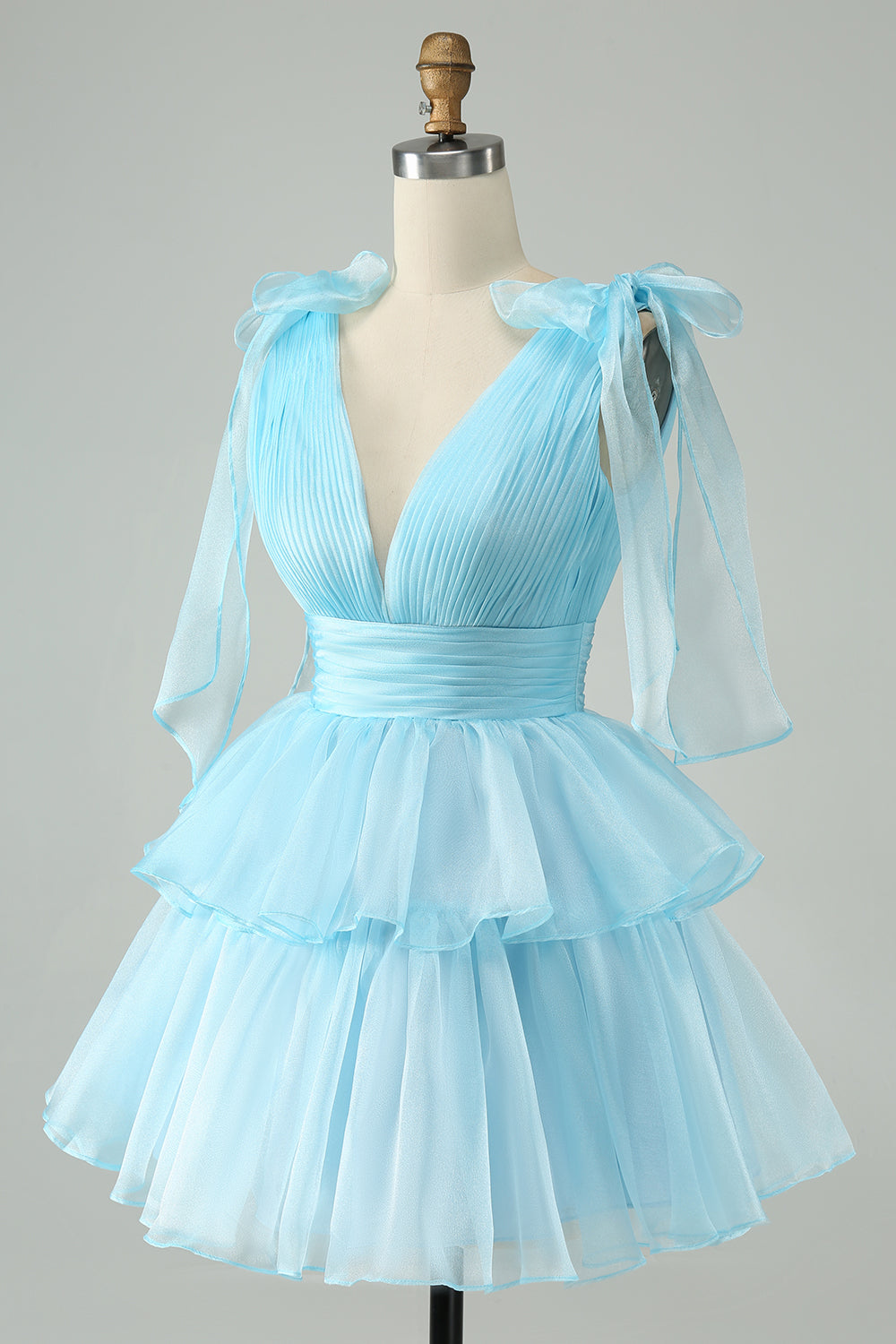 Vestido de cóctel corto con gradas plisado y cuello en V azul cielo