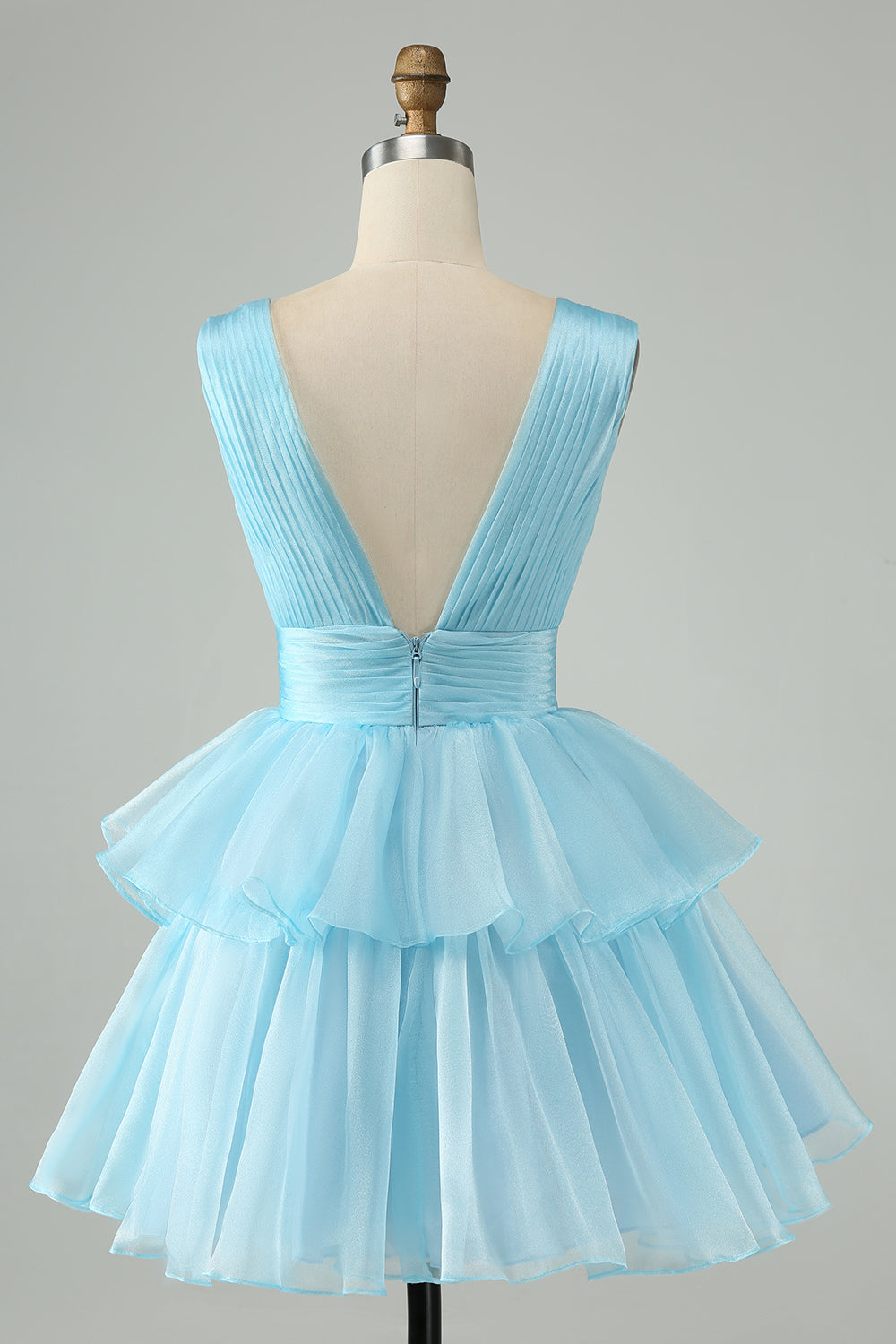 Vestido de cóctel corto con gradas plisado y cuello en V azul cielo