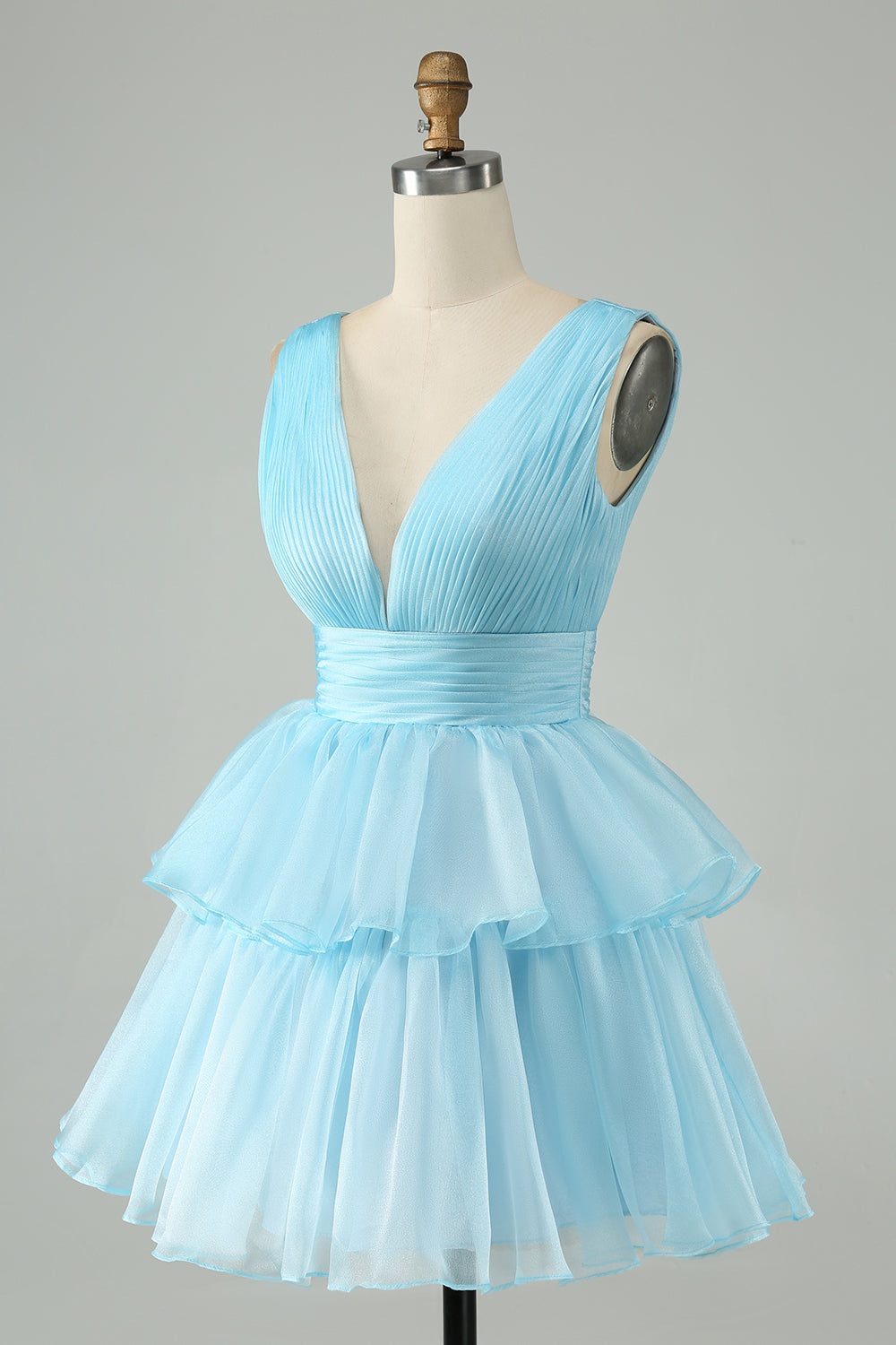 Vestido de cóctel corto con gradas plisado y cuello en V azul cielo
