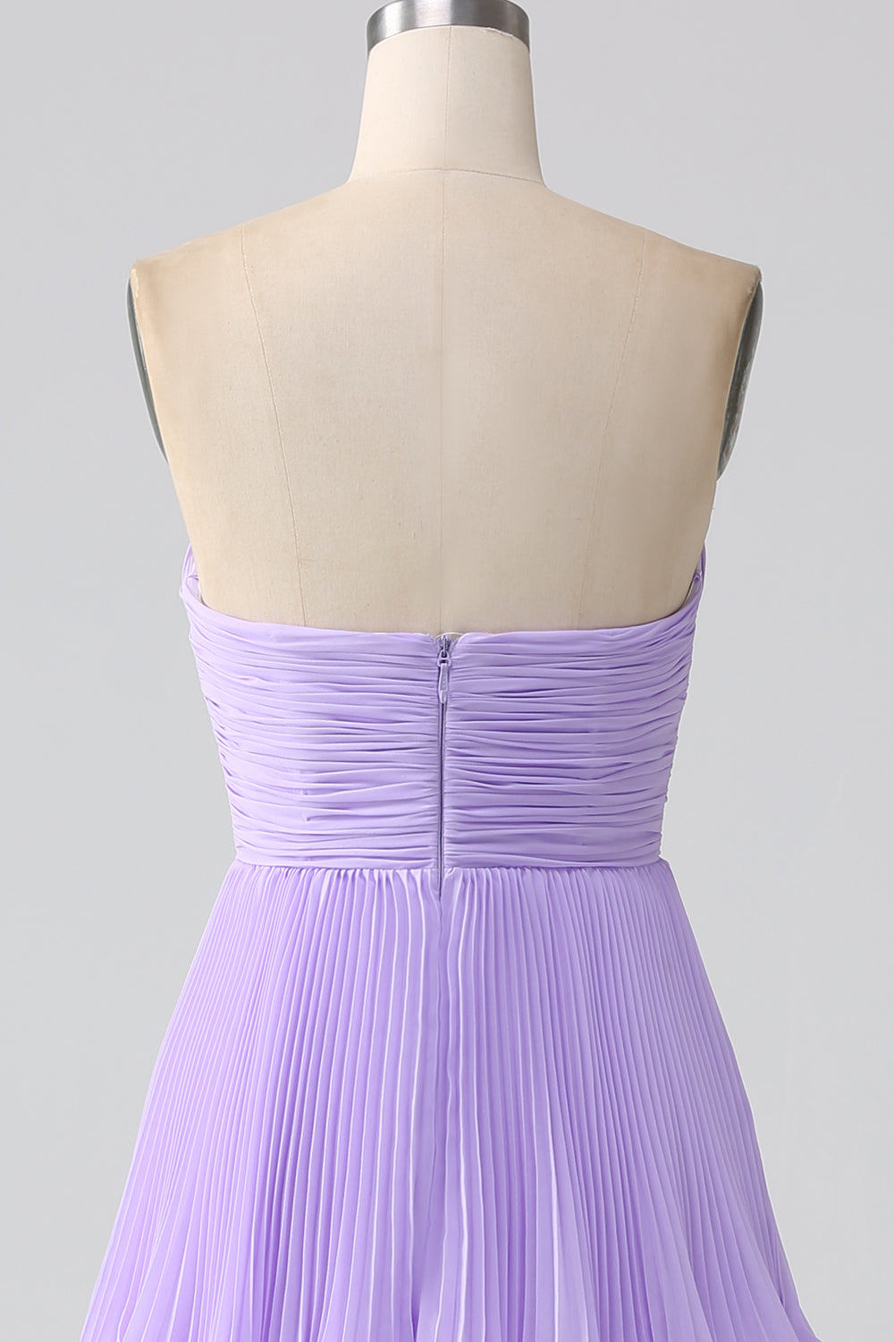 Vestido largo de dama de honor de gasa con niveles lila de novia de una línea con pliegues