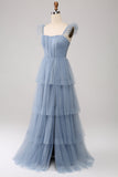 Vestido de dama de honor con corsé de tul escalonado azul empolvado de una línea con abertura