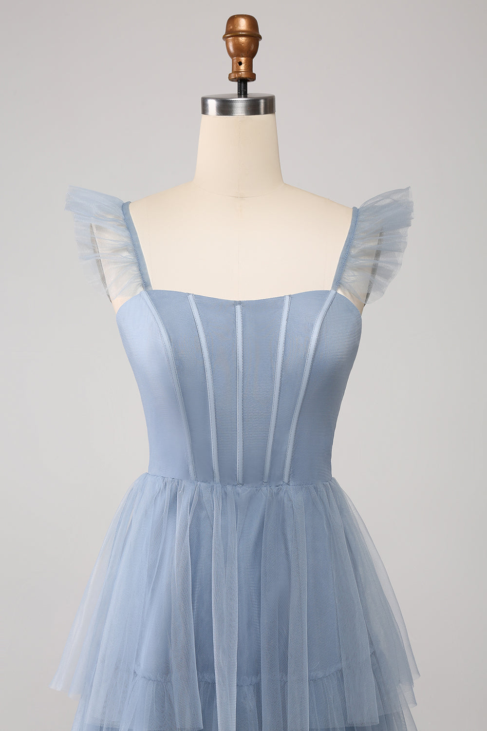 Vestido de dama de honor con corsé de tul escalonado azul empolvado de una línea con abertura