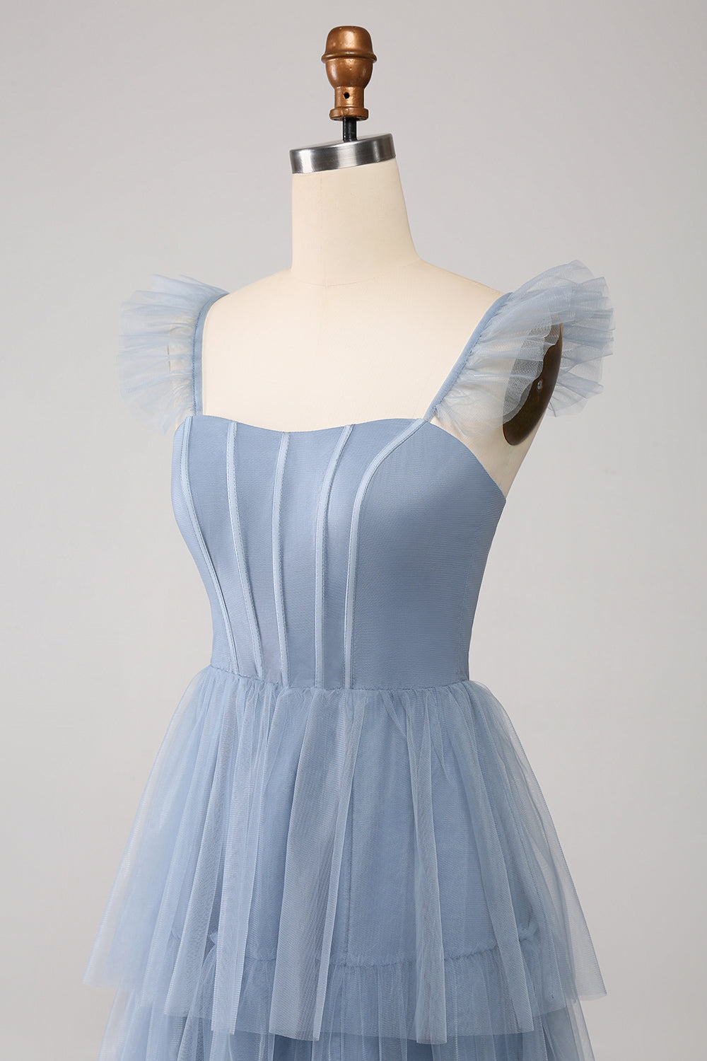 Vestido de dama de honor con corsé de tul escalonado azul empolvado de una línea con abertura