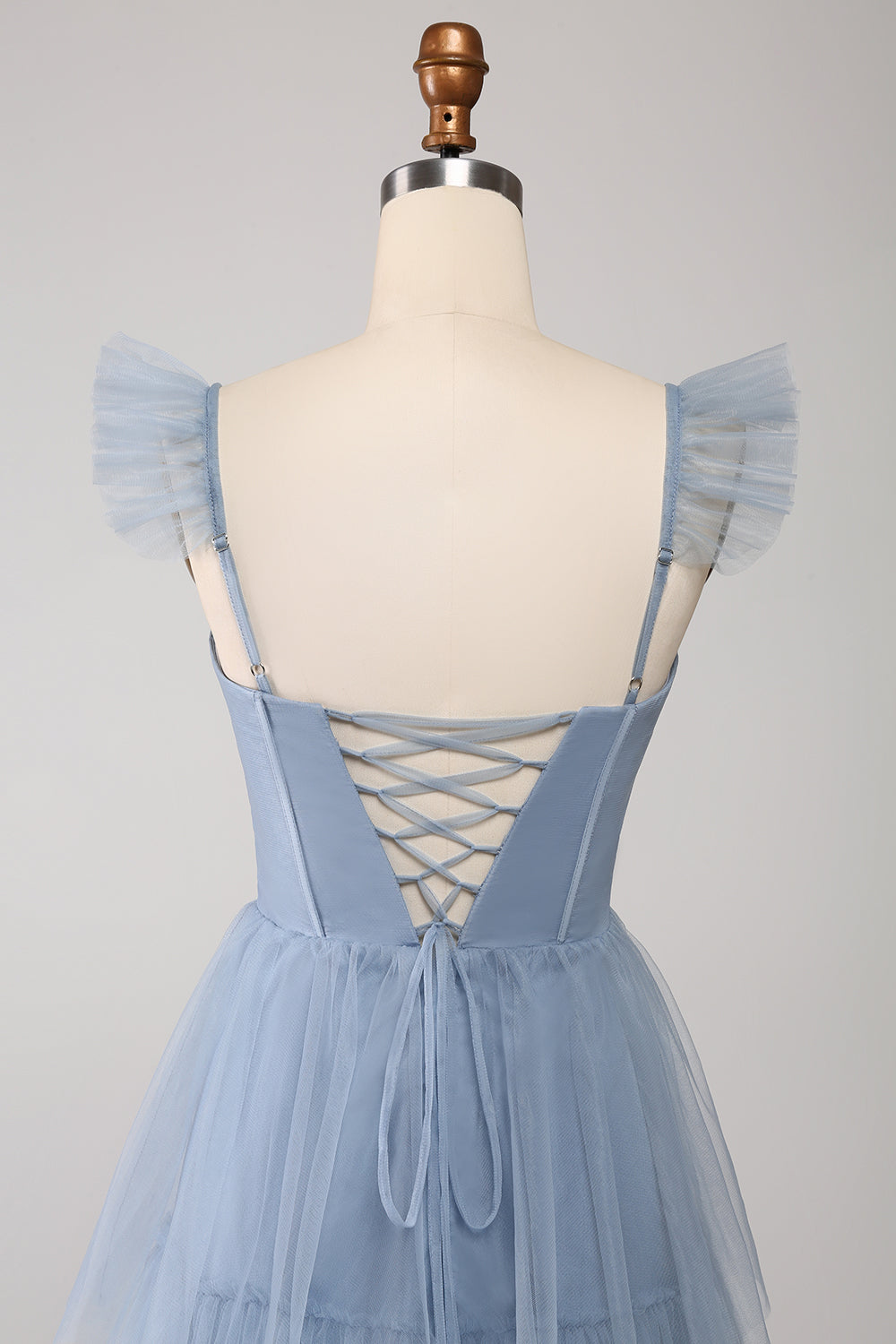 Vestido de dama de honor con corsé de tul escalonado azul empolvado de una línea con abertura