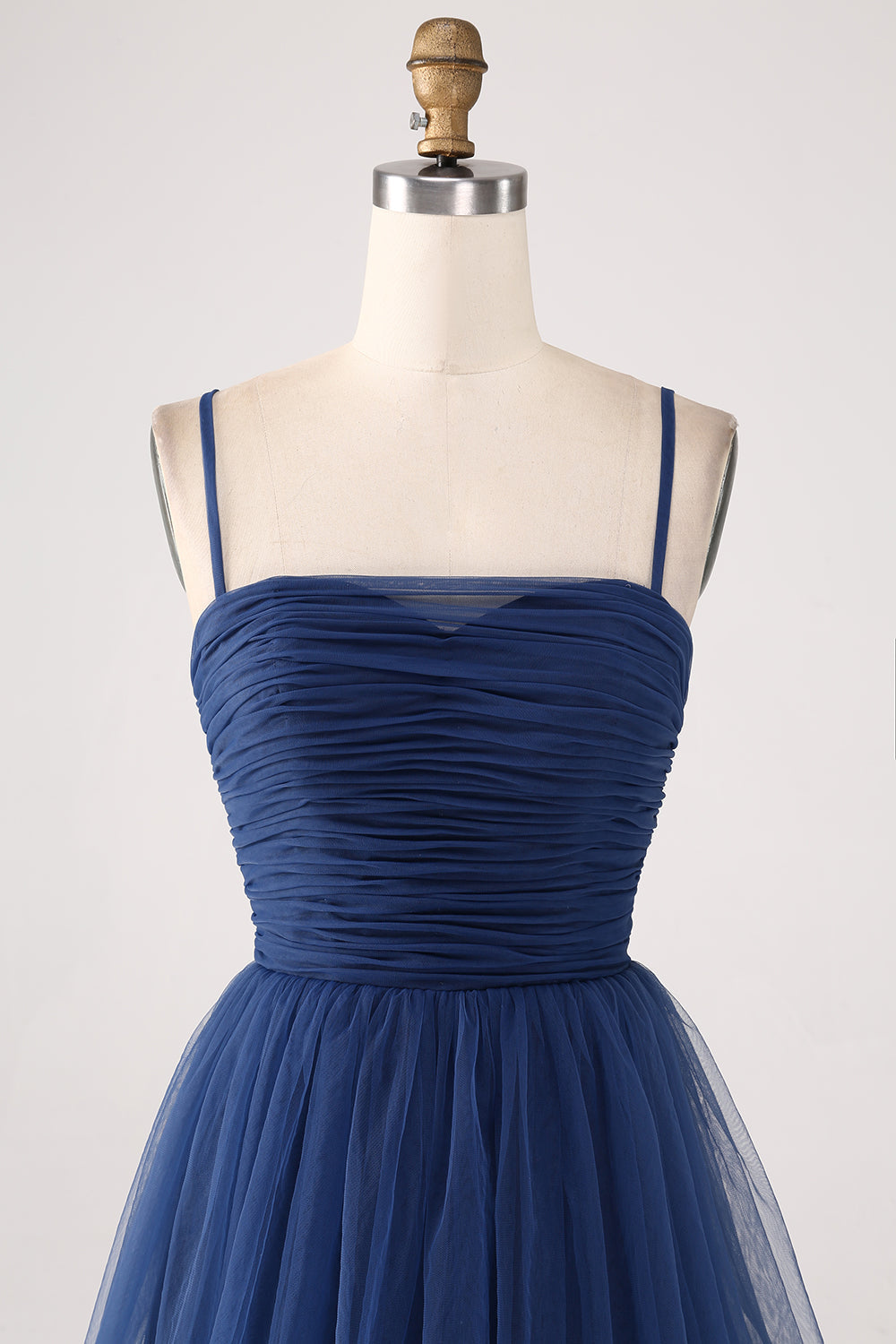 Vestido de fiesta plisado de tul plisado de tirantes finos de una línea con abertura