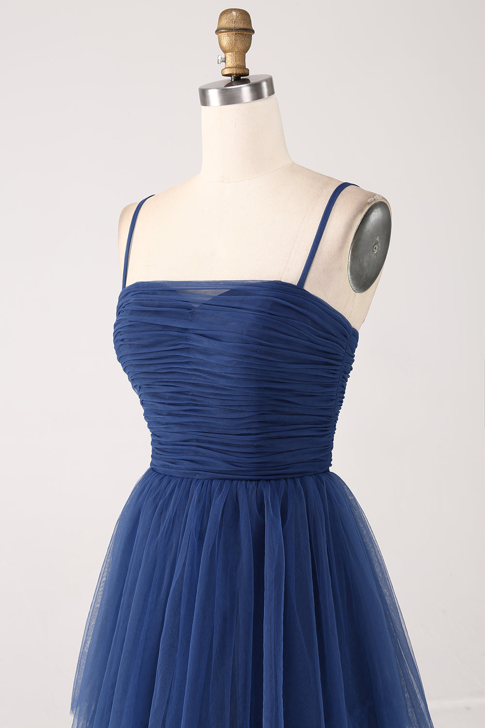 Vestido de fiesta plisado de tul plisado de tirantes finos de una línea con abertura