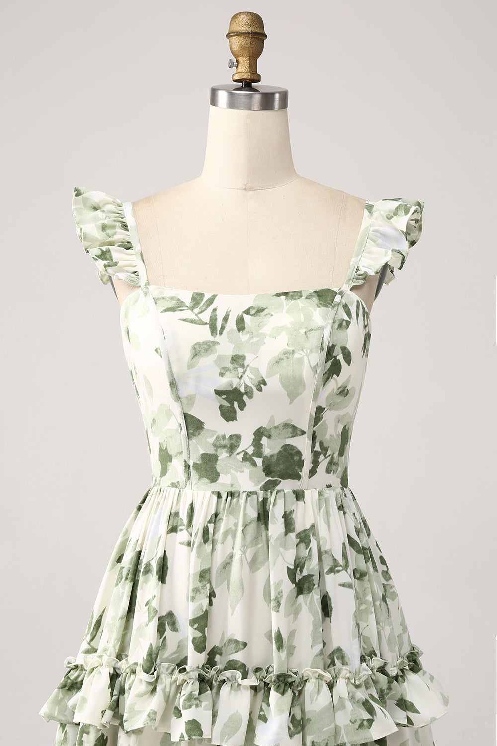 Vestido de fiesta escalonado con volantes florales verdes con abertura