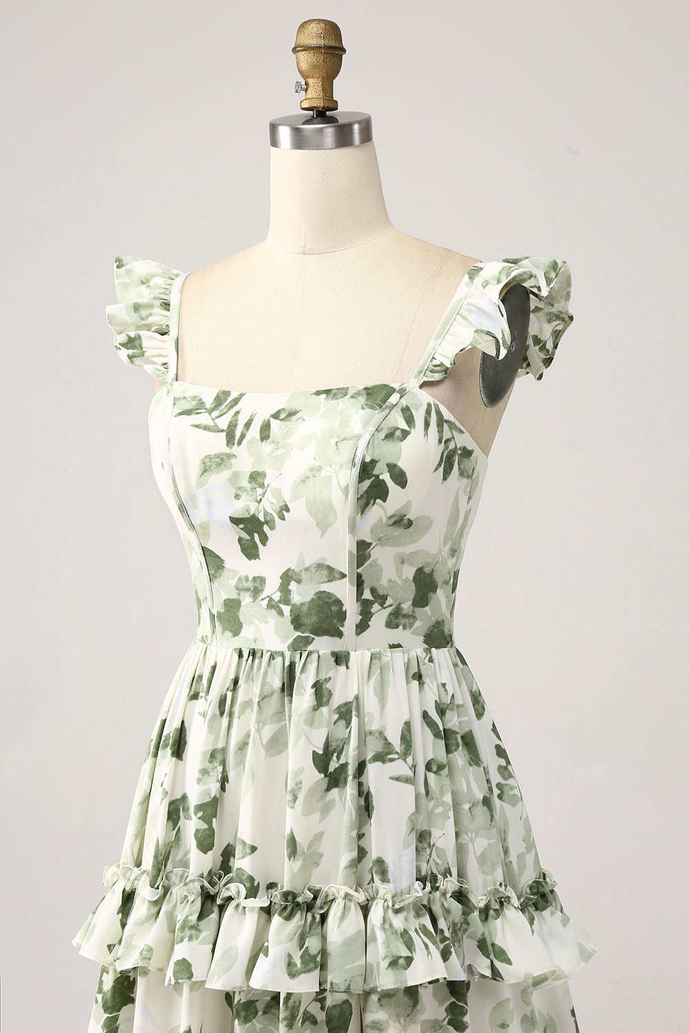 Vestido de fiesta escalonado con volantes florales verdes con abertura