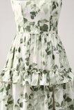 Vestido de fiesta escalonado con volantes florales verdes con abertura