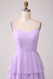 Vestido de dama de honor lila de gasa lila con tirantes finos de una línea con abertura