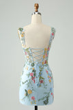 Vestido de cóctel corto bordado con tirantes finos ajustados y flores azules