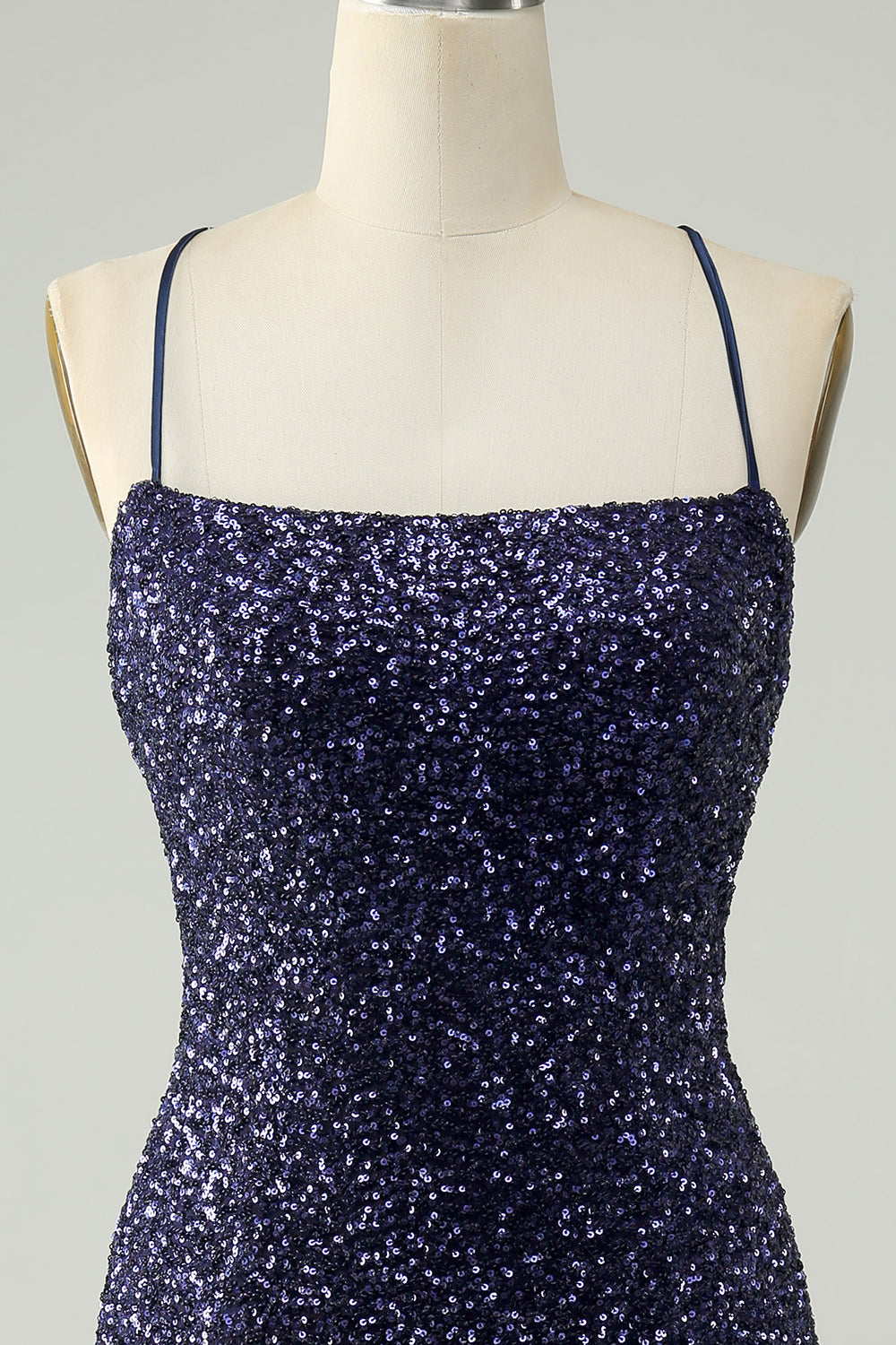 Vestido de cóctel corto ajustado con lentejuelas azul marino brillante y flecos