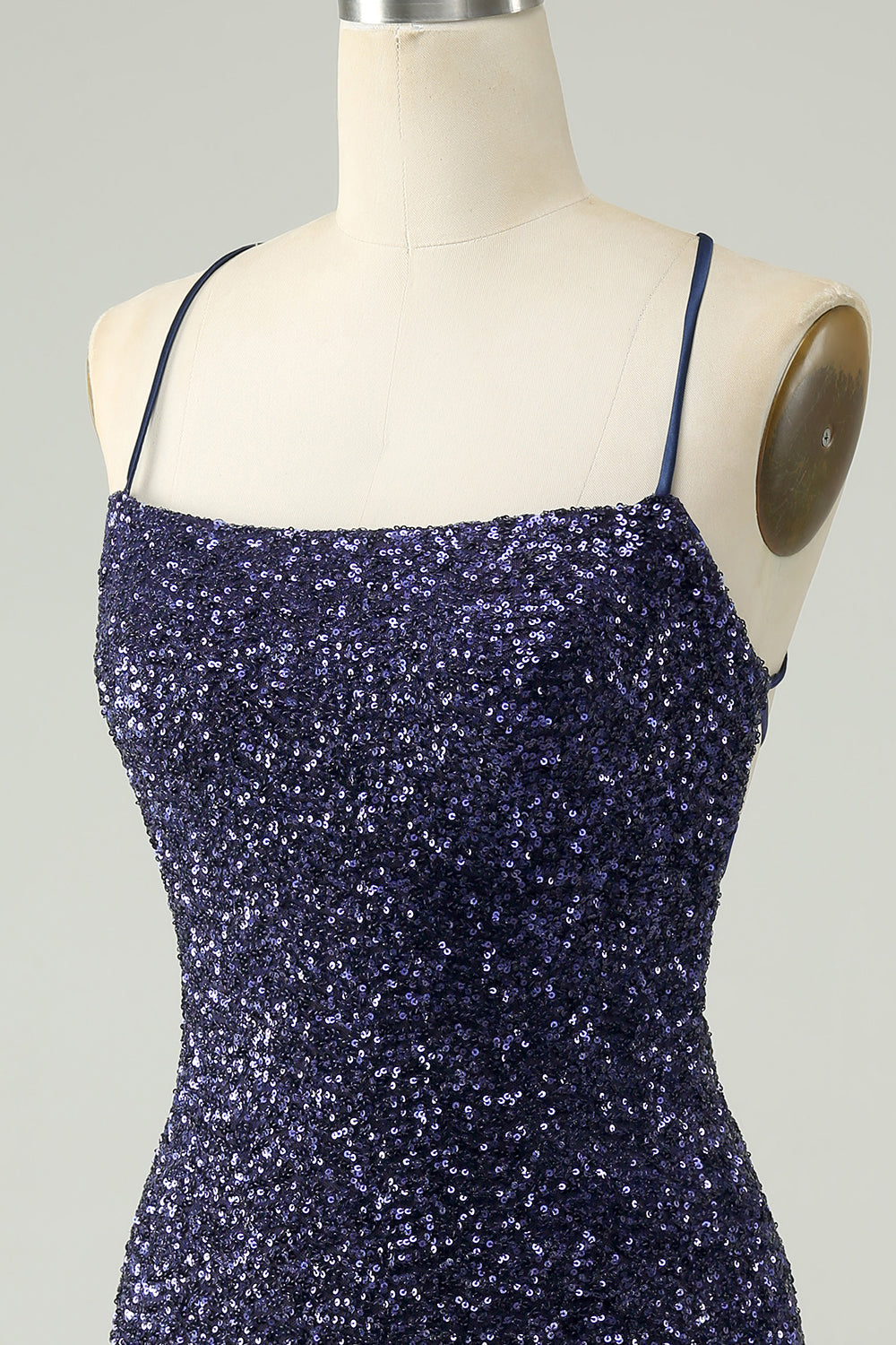 Vestido de cóctel corto ajustado con lentejuelas azul marino brillante y flecos