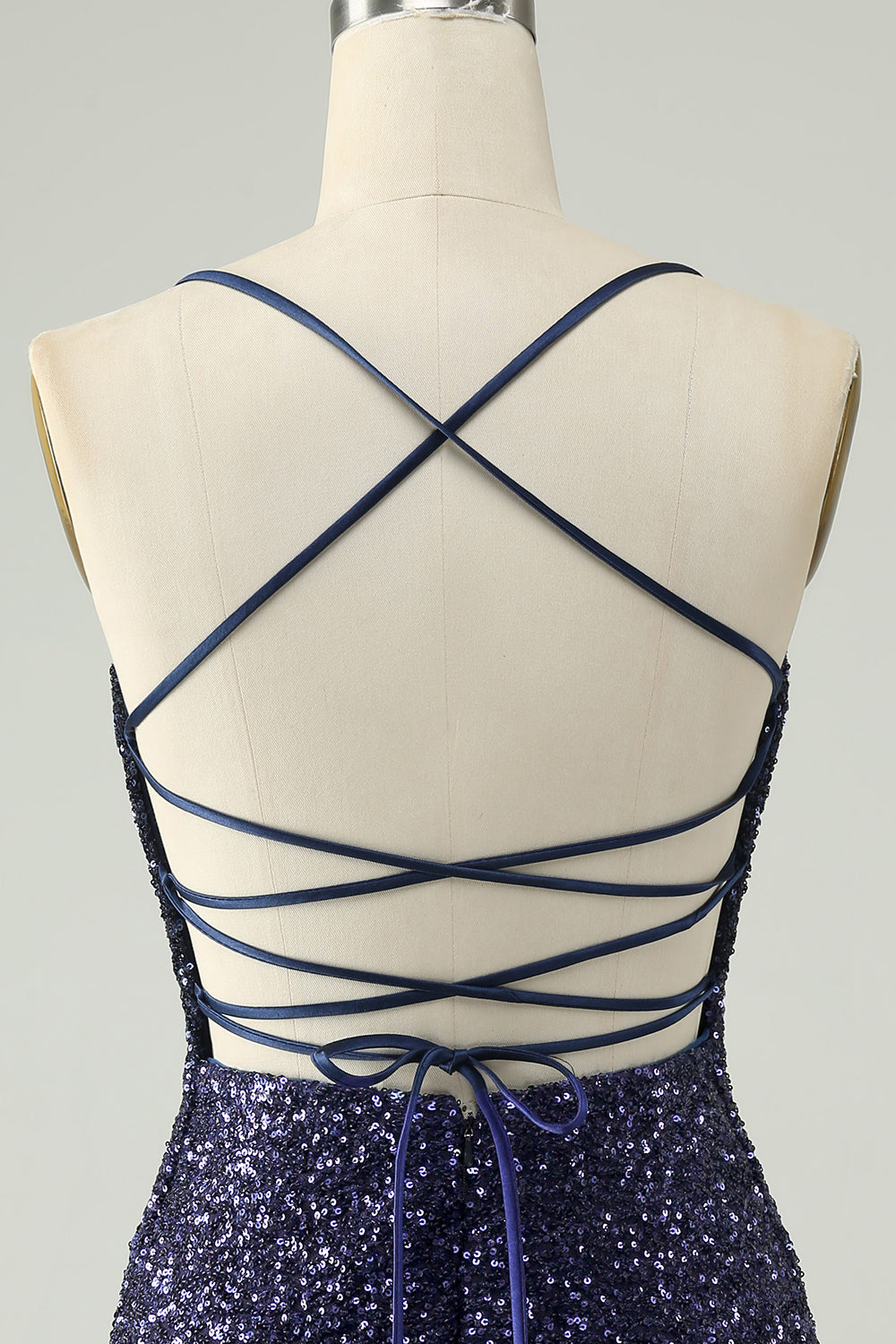 Vestido de cóctel corto ajustado con lentejuelas azul marino brillante y flecos