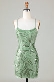 Vestido de cóctel corto con tirantes finos y funda verde brillante con espalda cruzada