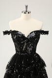 Vestido de cóctel de encaje con corsé escalonado y hombros descubiertos en negro brillante