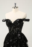 Vestido de cóctel de encaje con corsé escalonado y hombros descubiertos en negro brillante