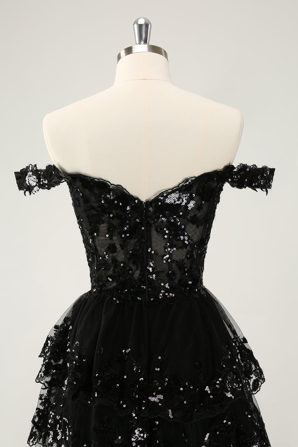 Vestido de cóctel de encaje con corsé escalonado y hombros descubiertos en negro brillante