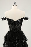 Vestido de cóctel de encaje con corsé escalonado y hombros descubiertos en negro brillante