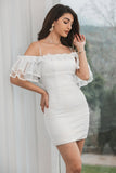 Vestido de graduación corto blanco con volantes ajustado