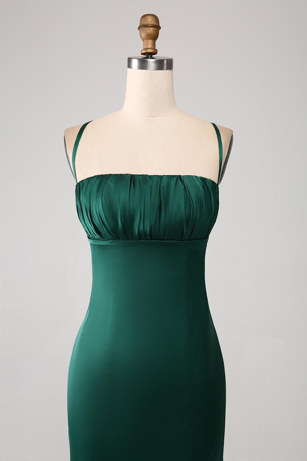 Vestido de fiesta de satén con tirantes de espagueti de sirena verde oscuro con plisado