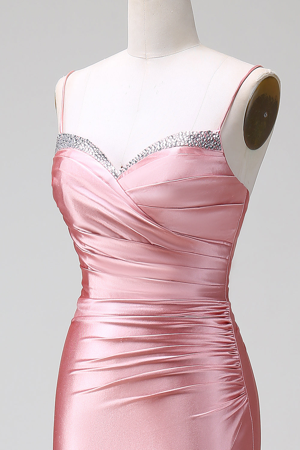 Vestido de fiesta de satén con tirantes de sirena y rubor con abertura
