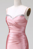 Vestido de fiesta de satén con tirantes de sirena y rubor con abertura