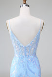 Vestido de cóctel corto con espalda abierta y corsé de lentejuelas azul con bordado