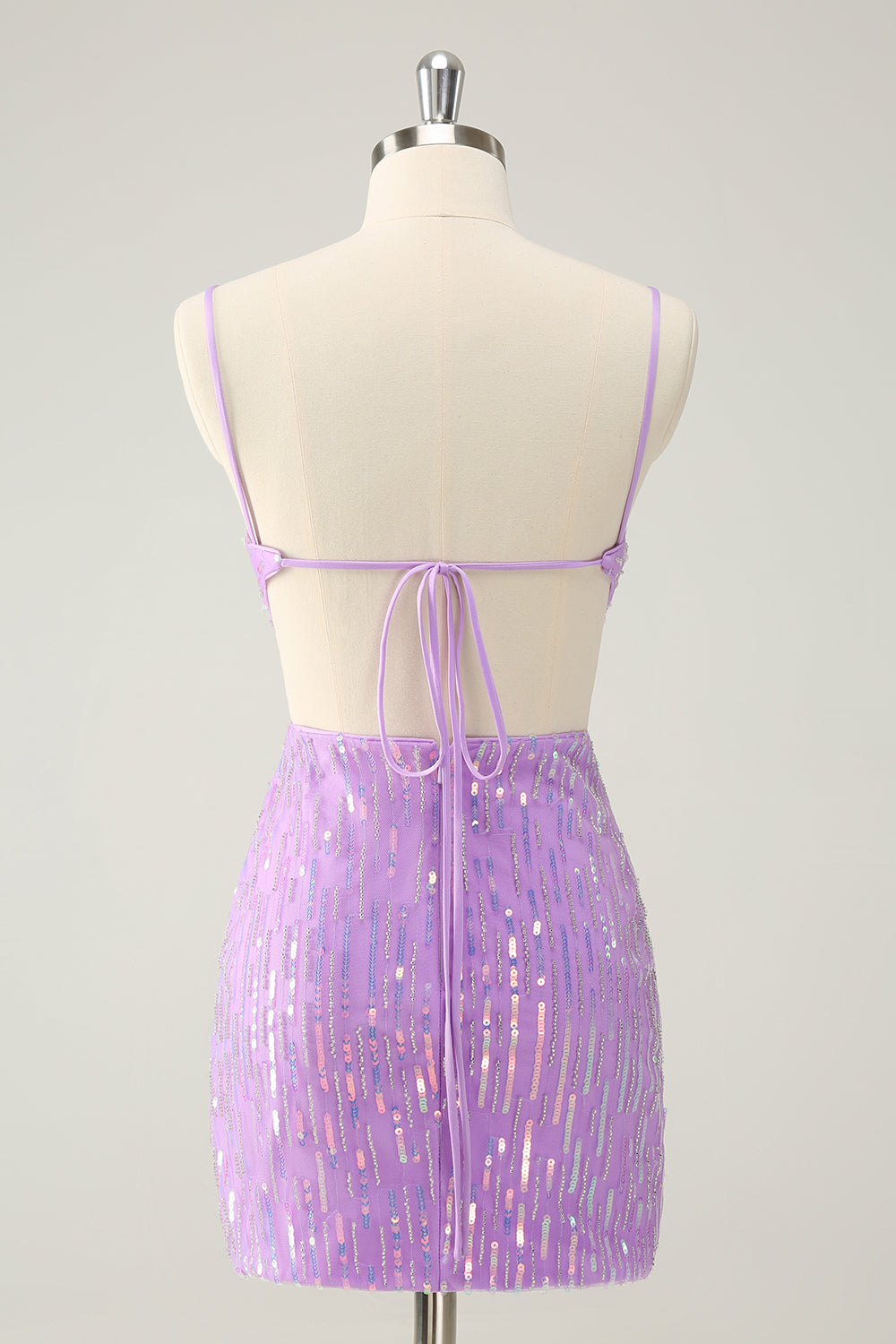 Vestido corto de regreso a casa con cuello en V ajustado de lentejuelas púrpura brillante