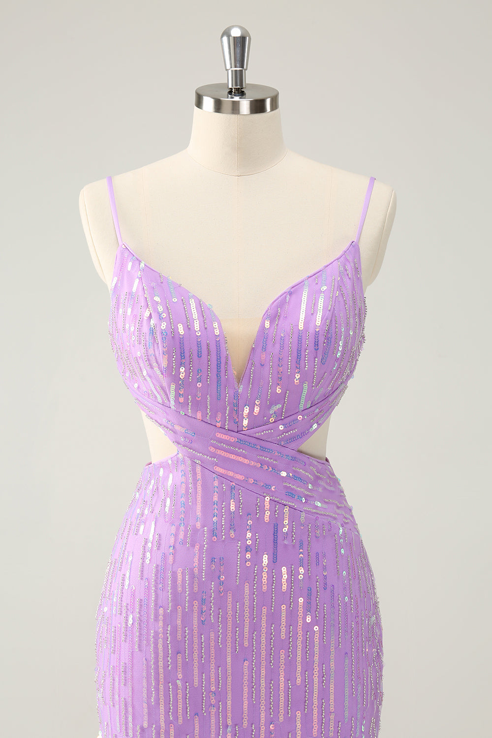 Vestido corto de regreso a casa con cuello en V ajustado de lentejuelas púrpura brillante