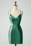 Vestido de satén de satén con tirantes de espagueti verde oscuro con espalda entrecruzada