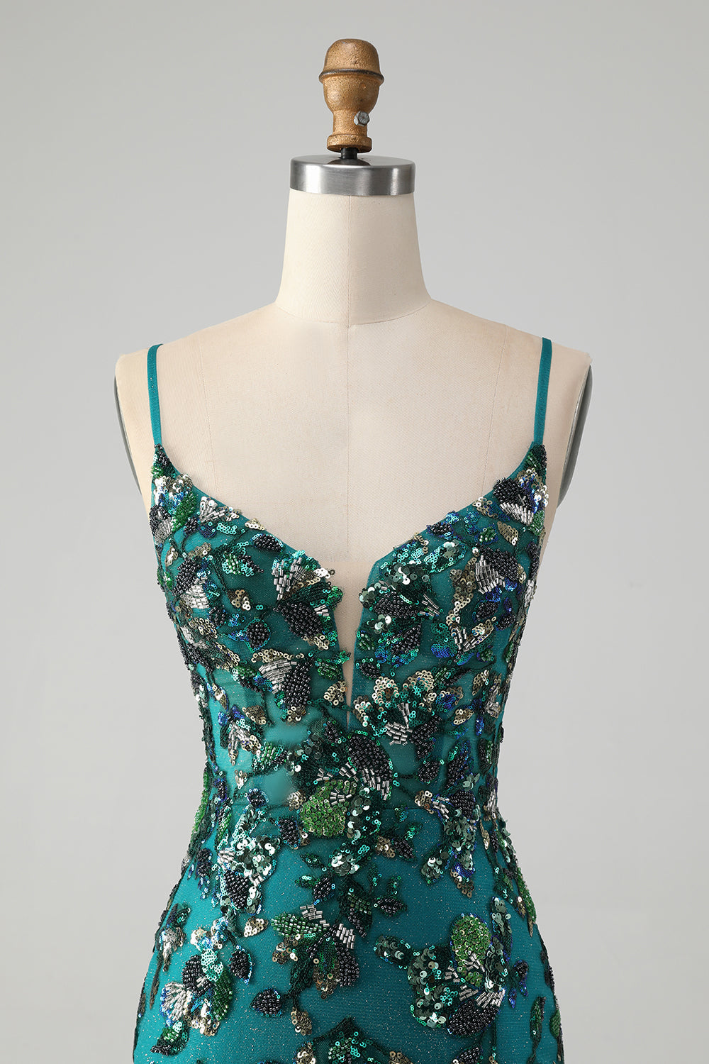 Vestido de cóctel ajustado con lentejuelas y cuentas de color verde oscuro brillante con cordones en la espalda