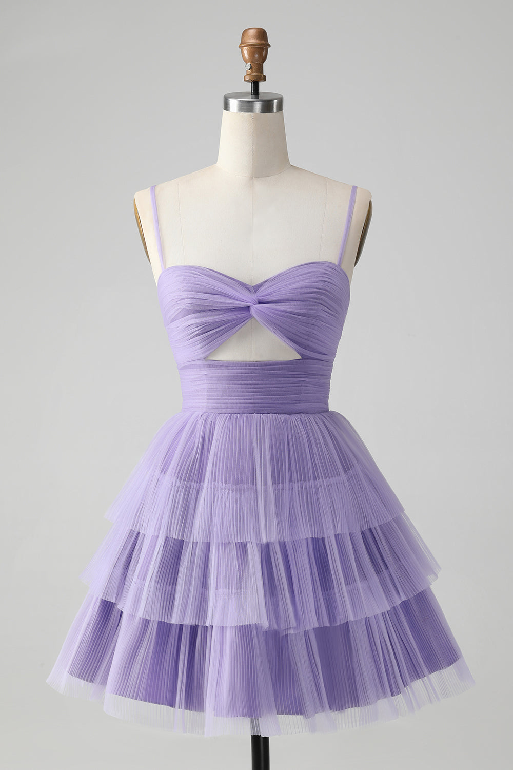 Lindo vestido de cóctel corto de tul con tirantes finos y una línea morado