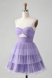Lindo vestido de cóctel corto de tul con tirantes finos y una línea morado